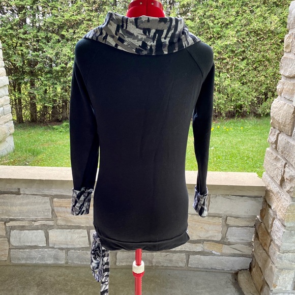 A sweater from a designer at Sherbrooke, Vilaine. - Picture 3 of 6